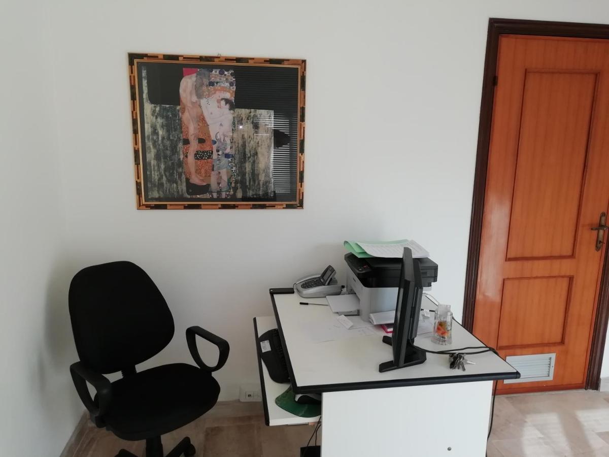B&B La Regina Carbonia Buitenkant foto