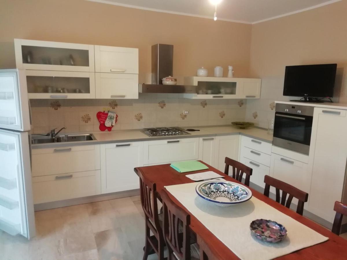 B&B La Regina Carbonia Buitenkant foto